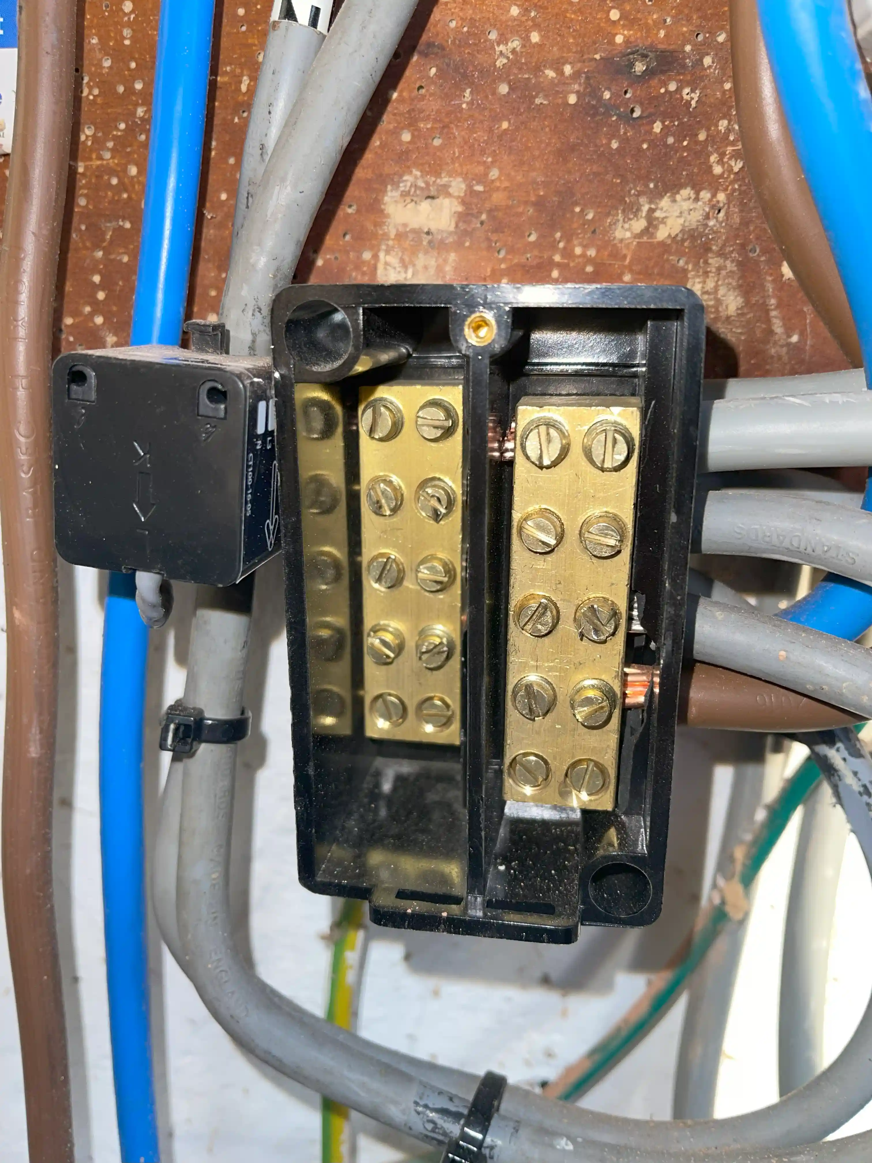 24 Hours Emergency Electrician near Burgess Hill